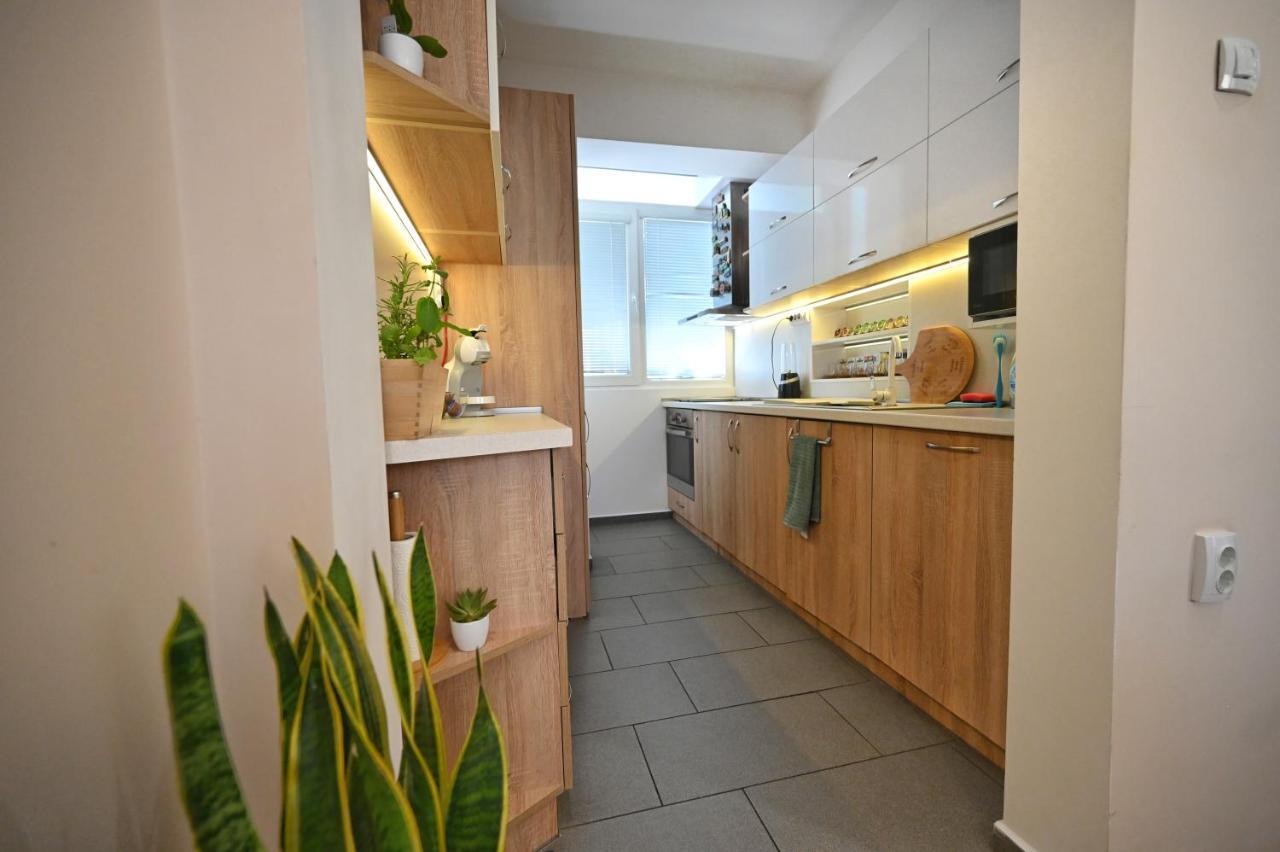 Modern Central 2-Bedroom Apartment With Parking Varna Exterior foto